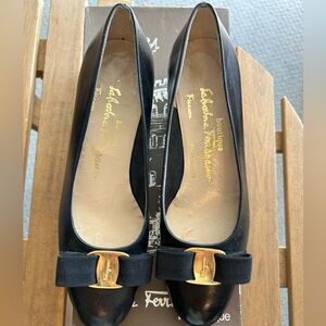 Salvatore Ferragamo black leather shoes 6B